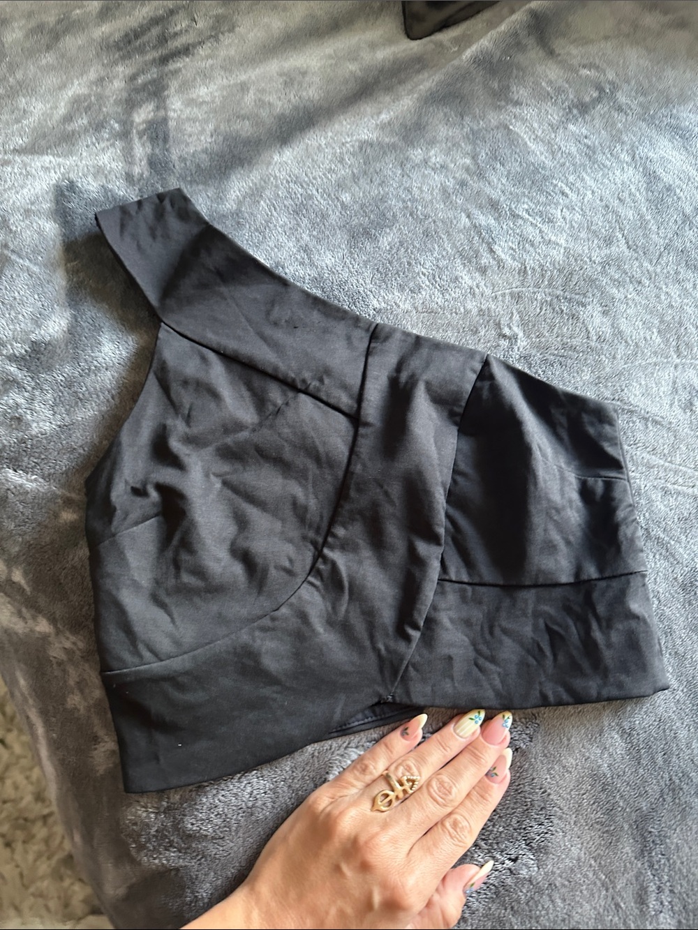One-Shoulder Black Crop Top